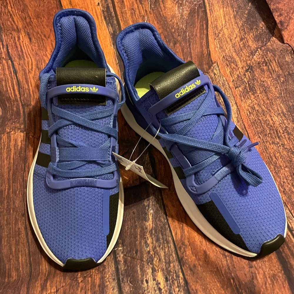 New Adidas 5.5 youth blue shoes
